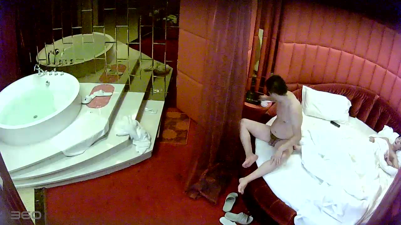 情趣宾馆爆操美腿气质女友浴缸内啪啪啪呻吟声特别大720P高清