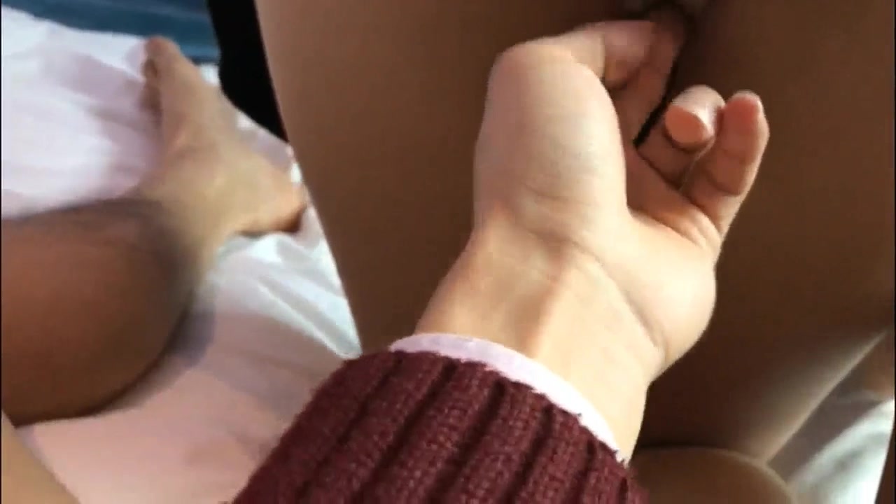 富家公子哥有钱喜好特殊恋丝癖星级酒店约啪学院派极品女神学生妹肉丝足交小穴一摸就出水插入激情啪啪啪