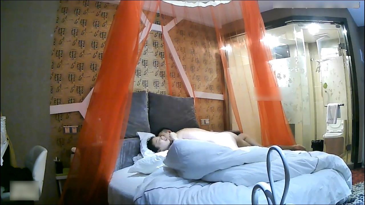 活泼开朗清纯美女大学生妹子与男友开房啪啪急不可耐扒掉内裤强势进入娇嫩呻吟好像内射干2炮第二炮刺激