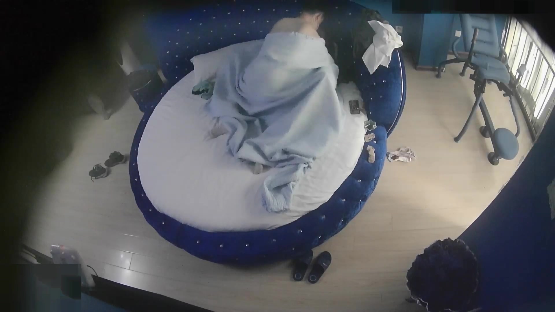 模特级别身材的大学生漂亮美女情趣宾馆约会男友年轻人很猛一顿大力输出干了好一会美女尖叫不止胡言乱语射腚上