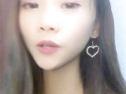 高颜值耳环苗条妹子双人啪啪秀 被按在床上大力猛操