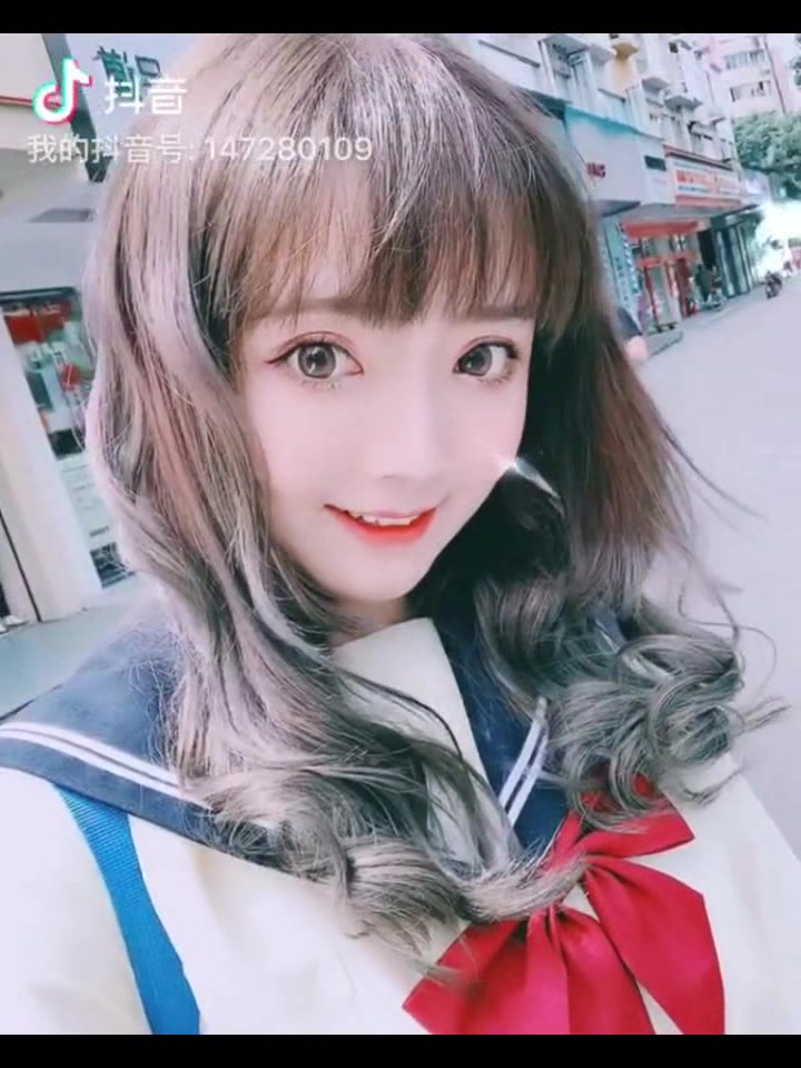 最新推特网红美少女『可露儿』大尺度私拍流出 圆挺美乳 三点全开 完美诱惑露出