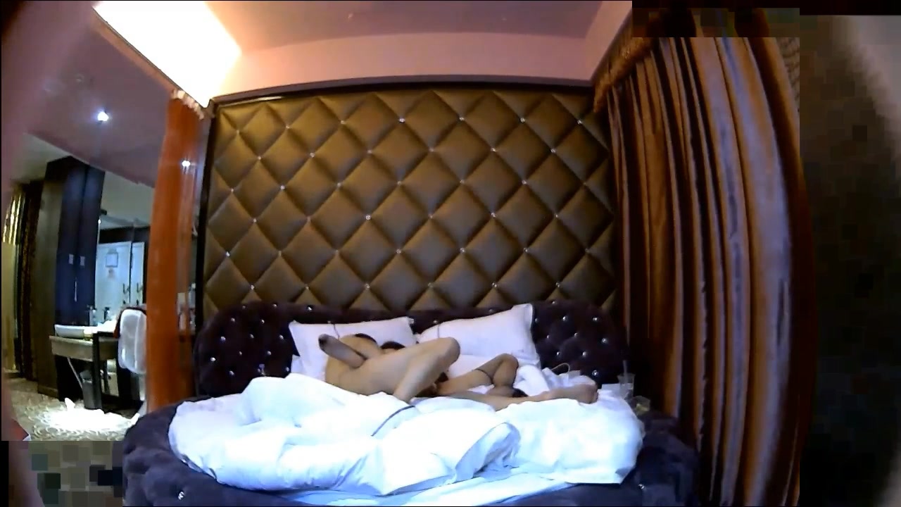 私企小老板家外包养情人小三艺校美腿高颜值大学生约会开房快活换上情趣装拿着道具连续干了2炮