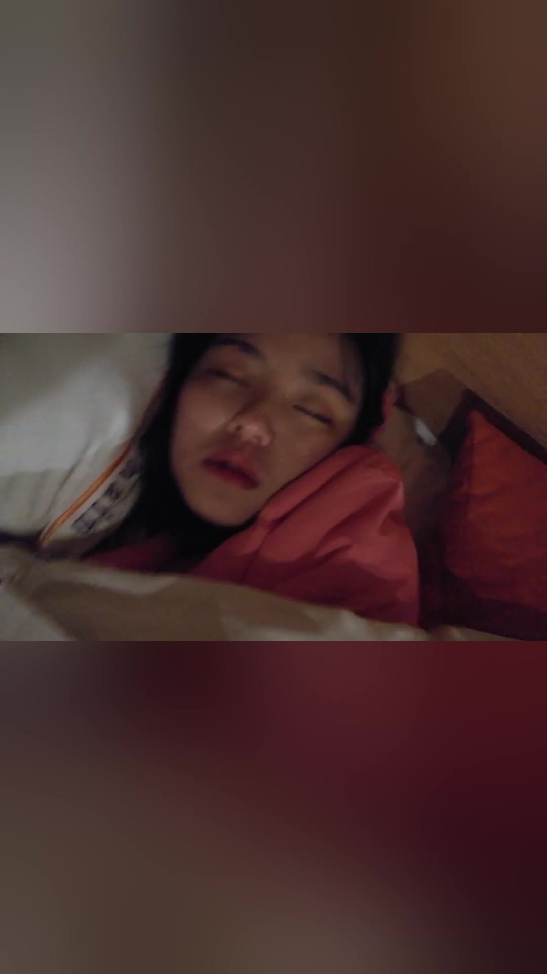 95年的前女友马上要结婚了把她骗出来迷昏了再打一炮