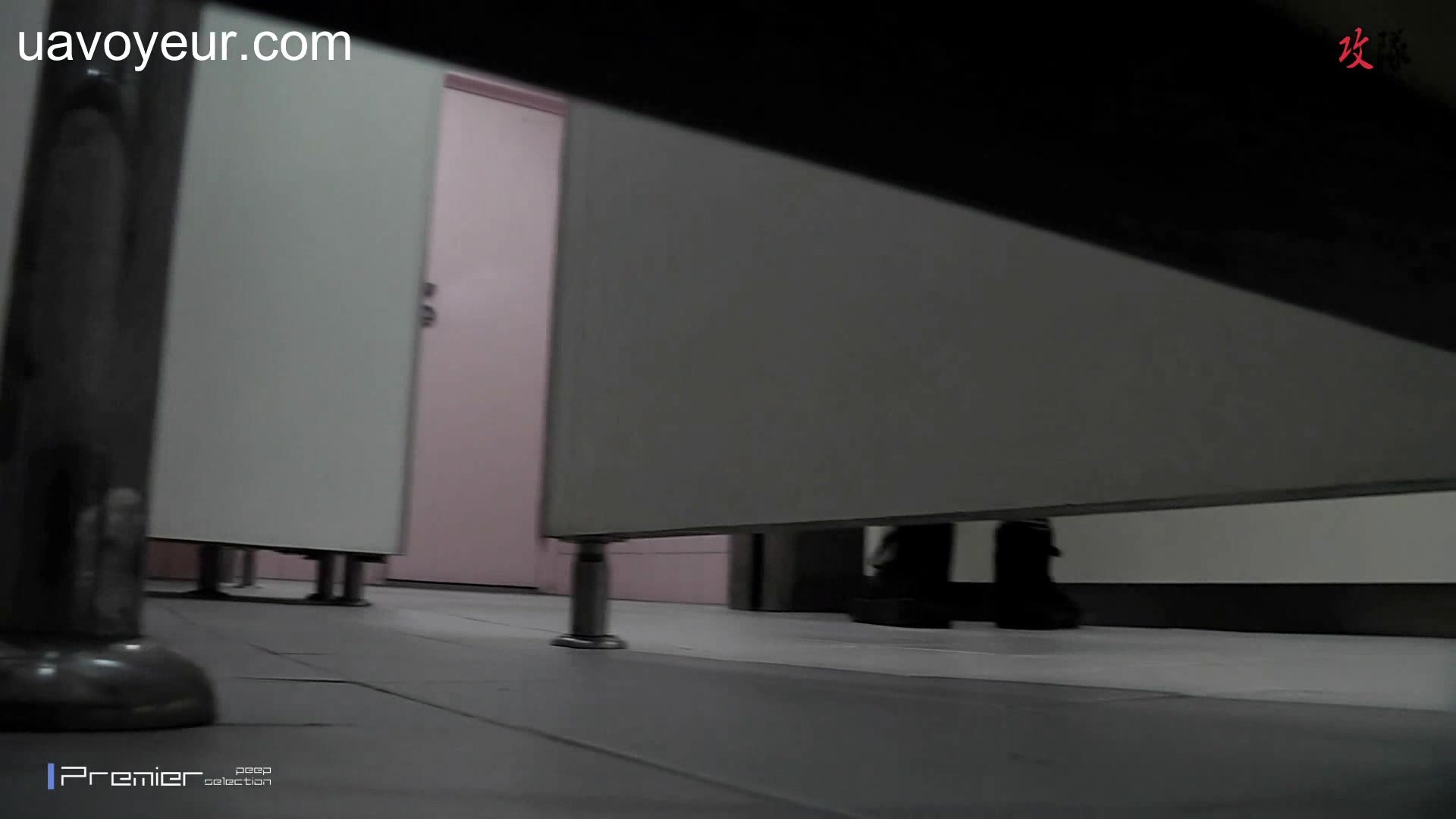 2020最新流出特攻队系列潜入大学校园蹲守女卫隔间连续偸拍青春漂亮学生妹方便近景特写拍完BB出来再拍脸