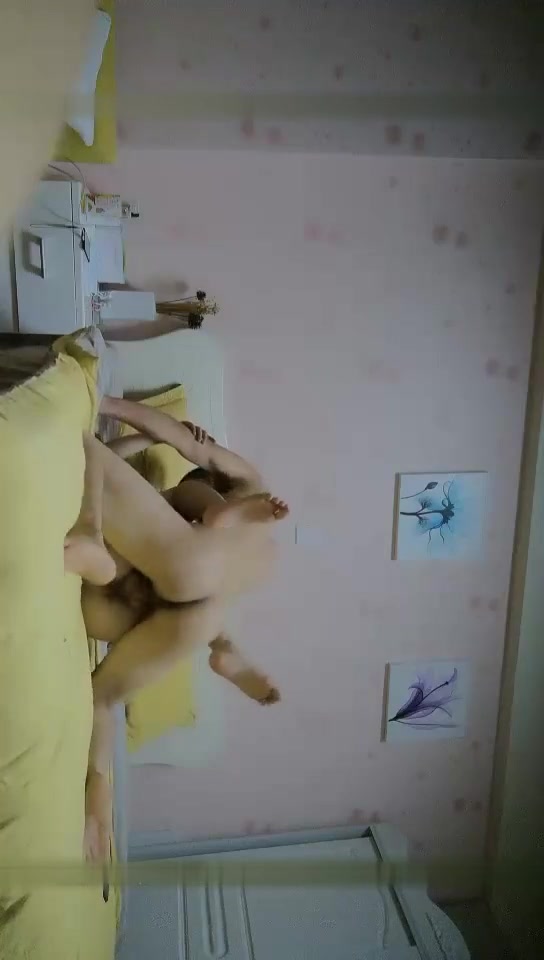 千人斩星选约了个苗条萌妹子TP啪啪，倒立69口交后入上位骑乘快速抽插，呻吟娇喘非常诱人