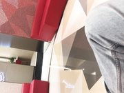 最新美女厕拍：抹着红唇少妇圆润的蜜臀