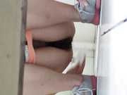 大神最新厕拍蹬点守候一位热裤大白腿学生妹 就是BB有点黑 这么清纯也操多了