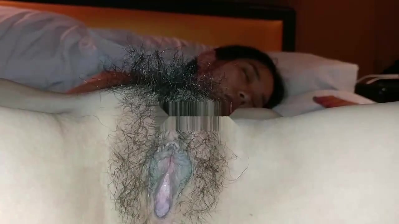 艳遇极品台湾靓模 酒吧灌醉带到宾馆啪啪迷操