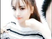 真大胆-2位直播男带着胸大性感的美女体验刺激在别人家走廊里扒光美女衣服各种抽插,一个干一个在拍摄.国语!