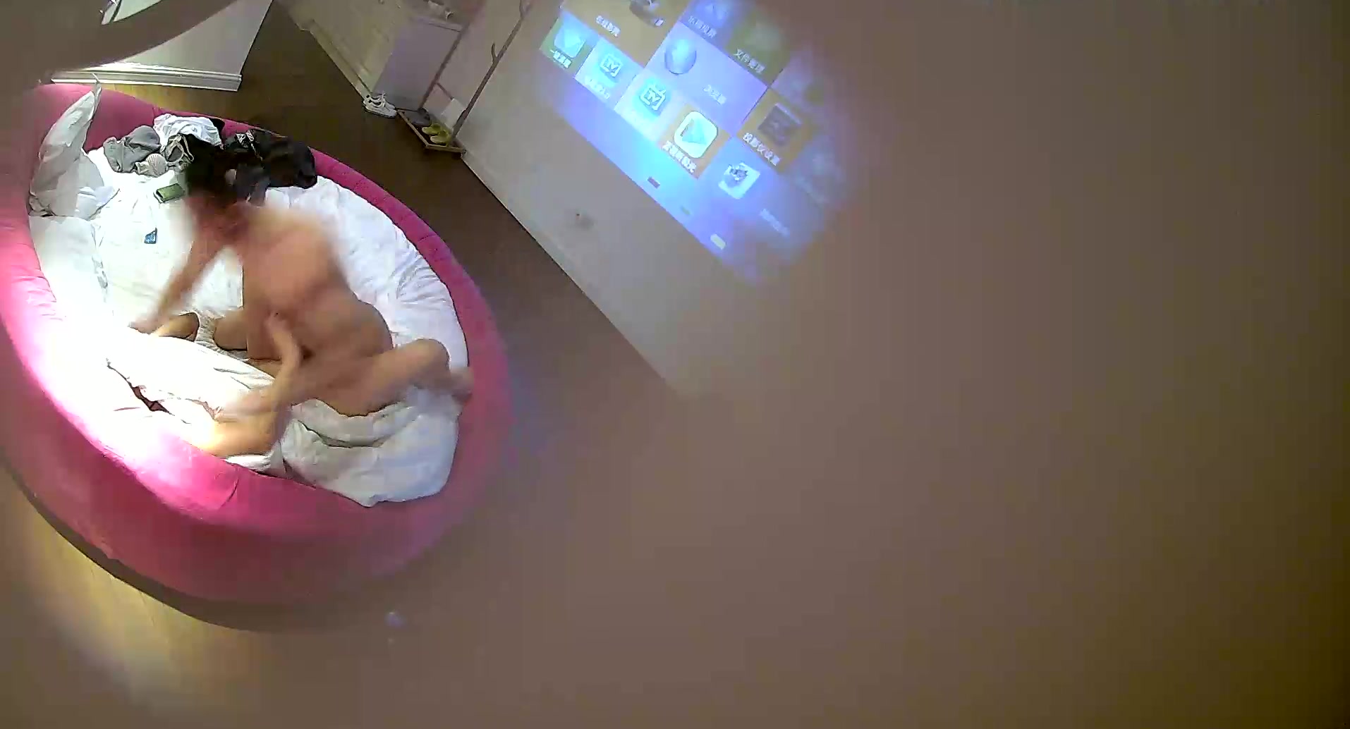 撩妹高手微信聊天约见漂亮女网友现话聊沟通感情然后激吻脱光啪啪大哥很生猛美女抗不住了急喘说不行我受不了了