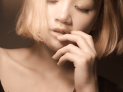 【魔都之夜】极品嫩模悦儿妖精上海外滩大胆露出唯美篇 拍着拍着保安过来了赶紧撤 高清私拍37P 高清1080P版