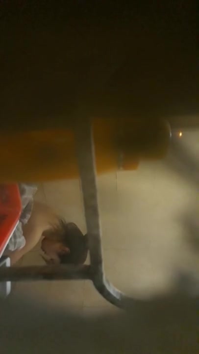 窗外近距離拍攝隔壁出租屋在超市上班的小姐姐沐浴更衣 苗條身材天然美乳看得誘惑十足 720P高清