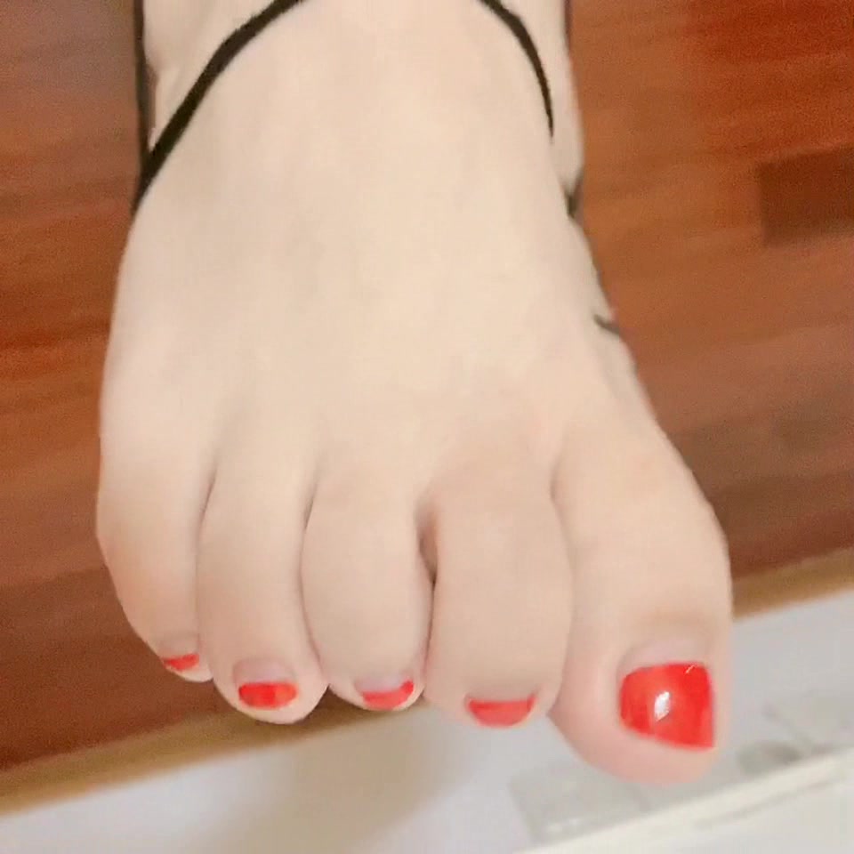 爆乳福利姬网袜坦克玩弄巨乳爆奶