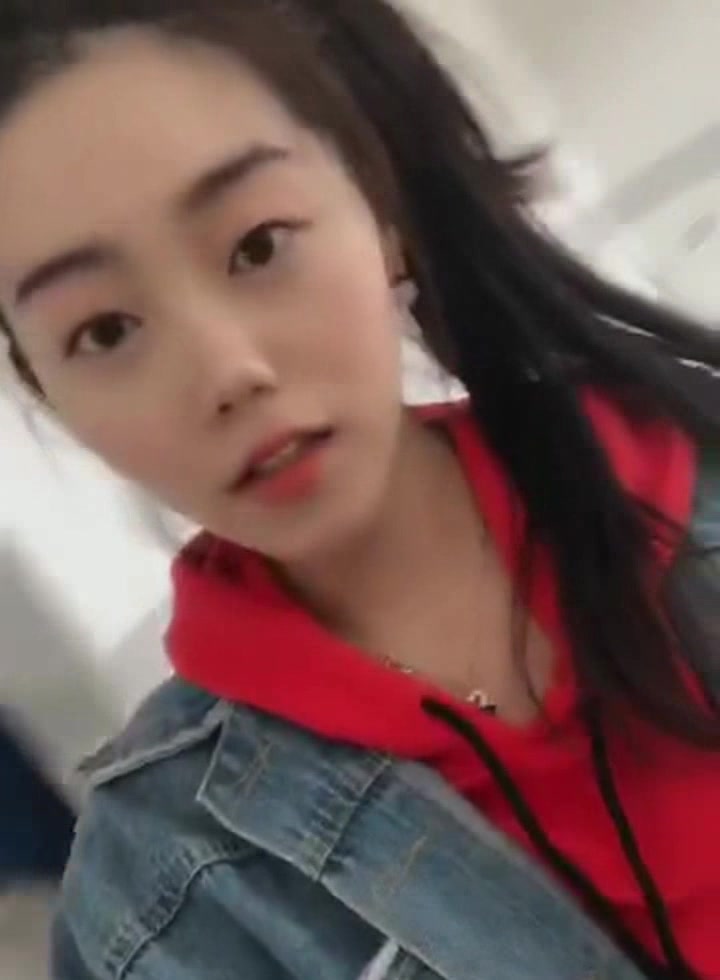 最新私人圈高颜值大二漂亮骚妹纸极限骚出天际新篇 淫乱校园 极美露出 披肩发好漂亮 高清私拍45P 高清720P版