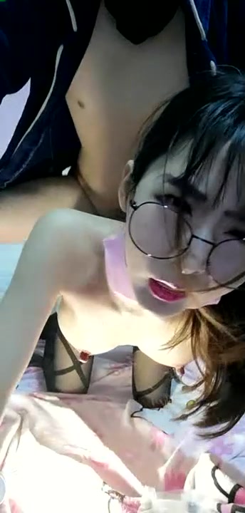 黑丝双人深喉口交上位骑乘后入大力抽插