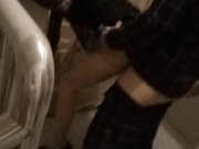 骚货娘们夜晚寂勾搭邻居到顶楼打炮姿势淫荡