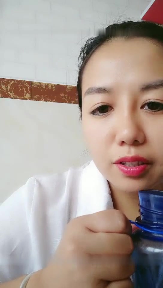 性感少妇女技师接了一个工地上班的建筑工