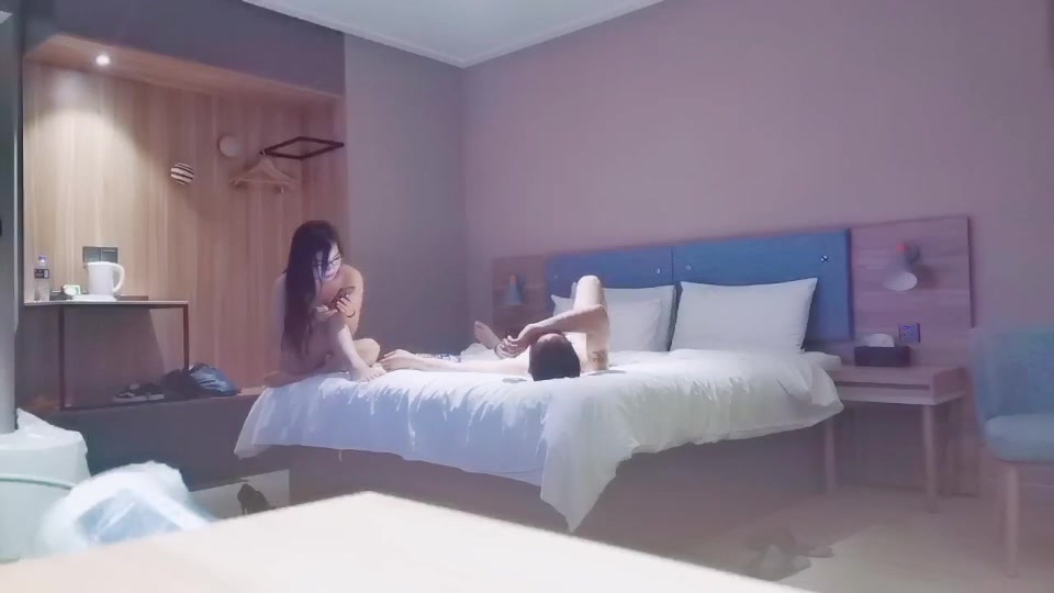 阿呆寻花仔细观看大屌抚摸深入