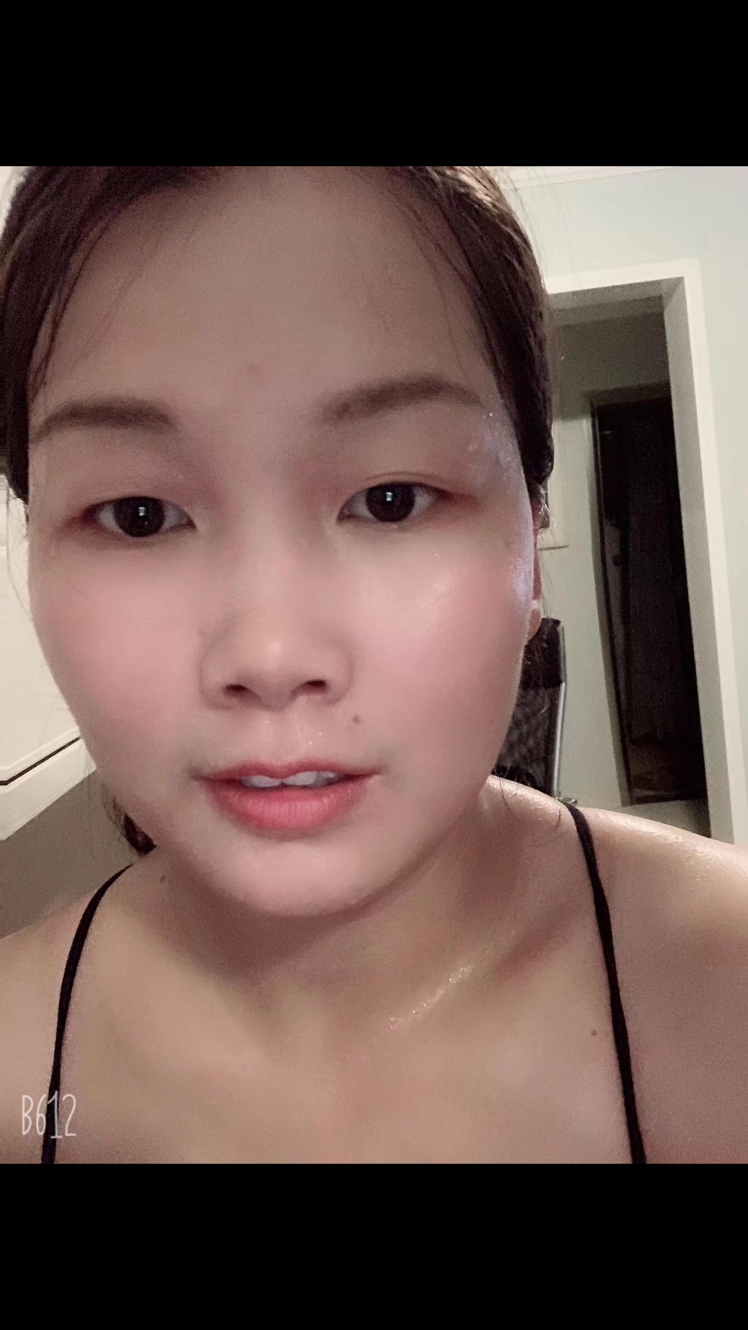 骚逼上位操得大汗淋漓