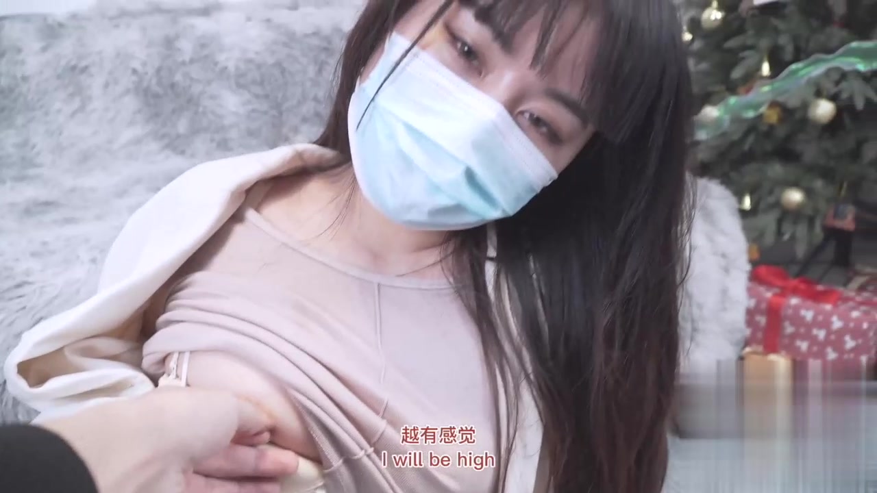 身穿丝袜和高跟鞋的女邻居来我家色诱