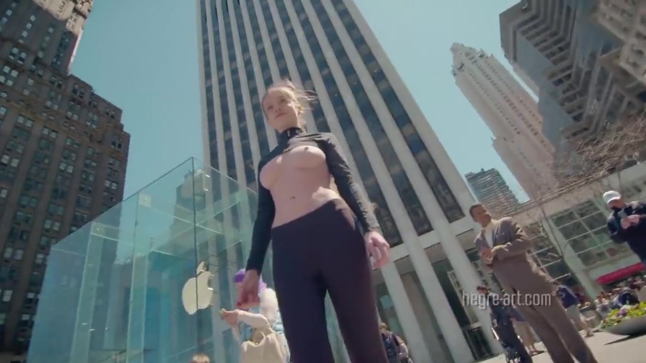 Emily Bloom: Nude City Guide