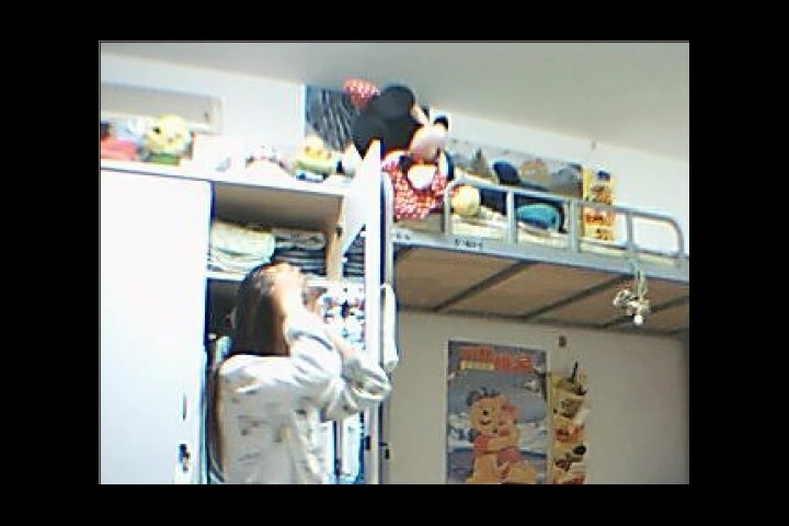 珍藏—电脑肉鸡偷开摄像头远程私密录象-海豚及室友脱衣露乳