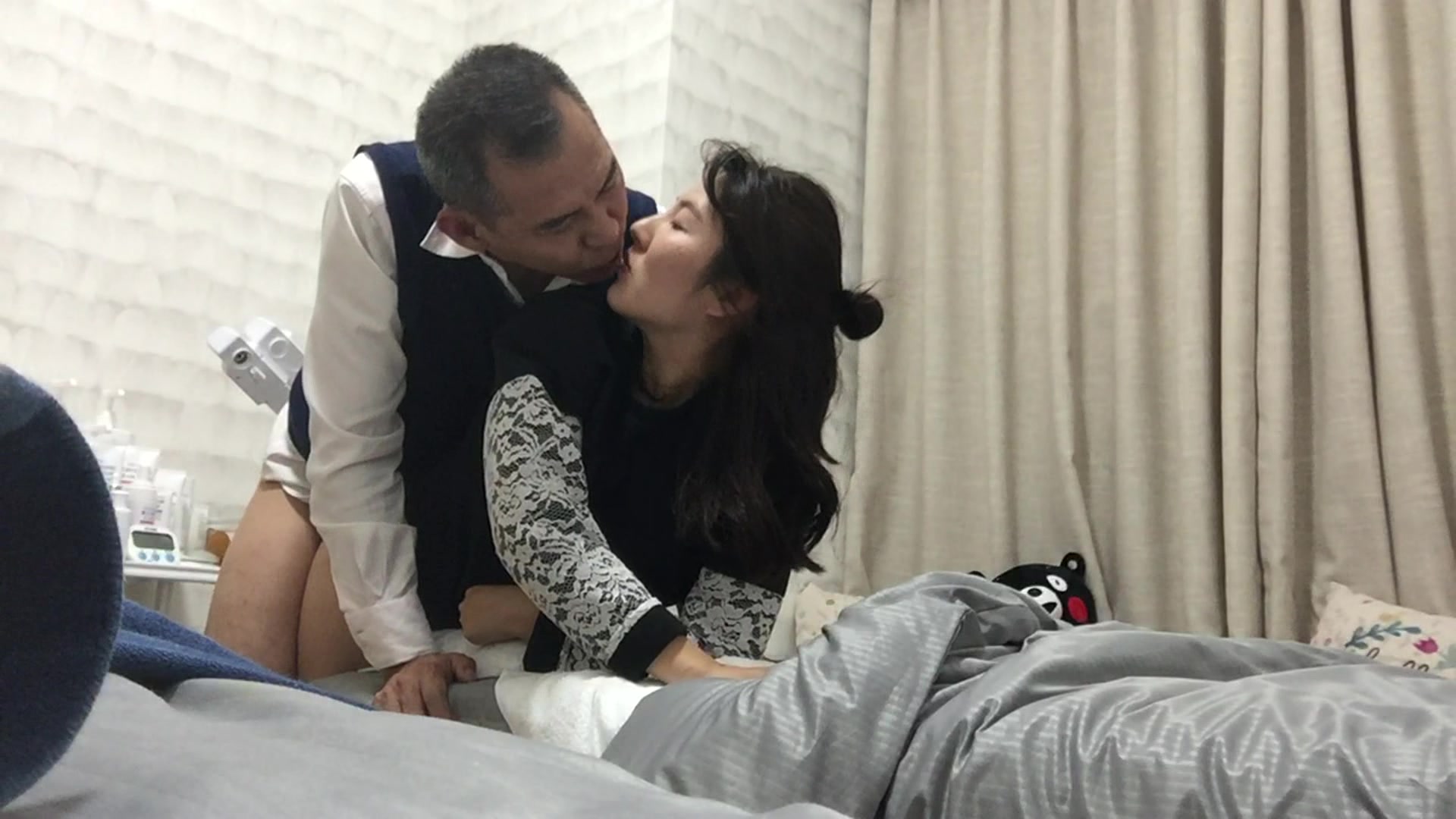 某站最新流出作品-寶刀未老公公與漂亮兒媳偷情 無套後入不停懟操浪叫不斷 完美露臉 1080P高清無水印