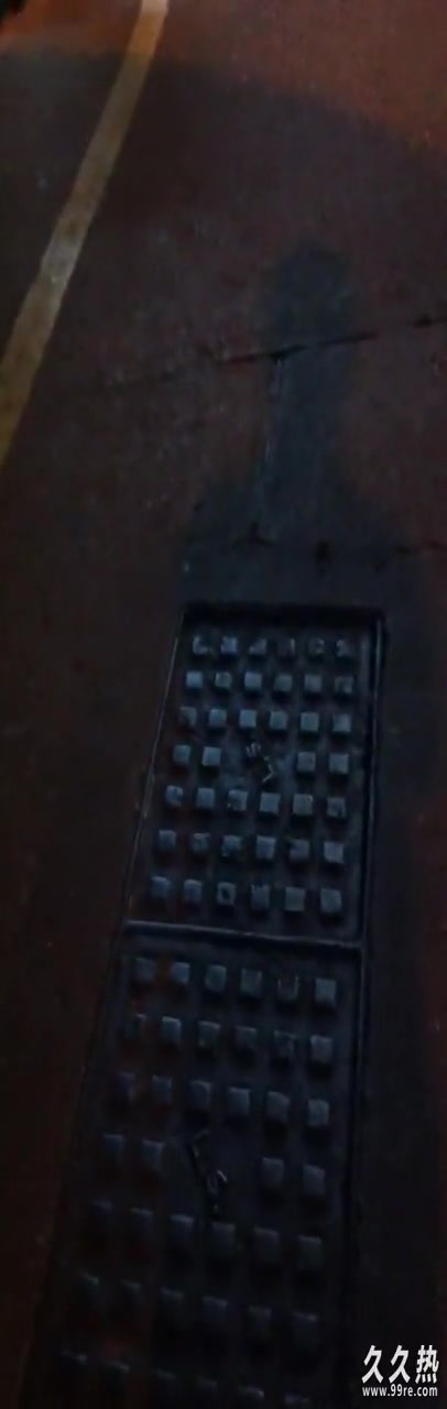 真实拍宾馆的超低胸嫩白乳	超短裙带大波妹	很殷勤的问先生要按摸吗