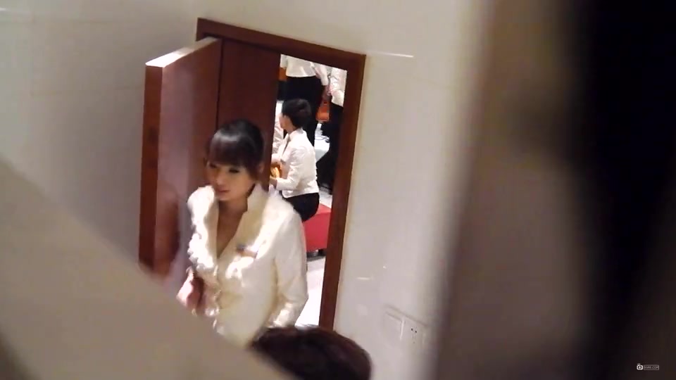 国际酒店厕拍系列三高级会所偷拍最漂亮的服务员高清无水印版