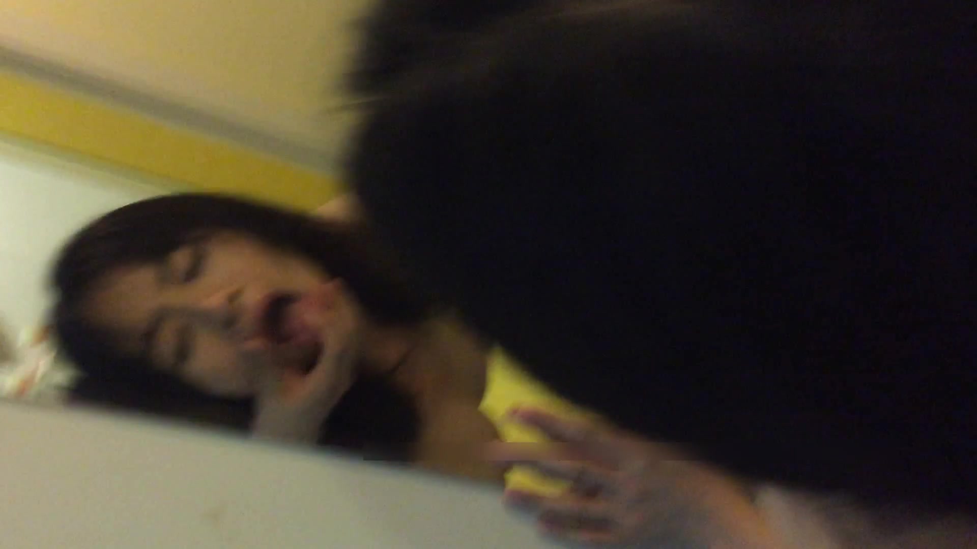 網曝門事件！大三小情侶賓館開房激情啪啪自拍視頻不慎流出 後入跪舔各種體位玩弄風騷十足～1080P高清