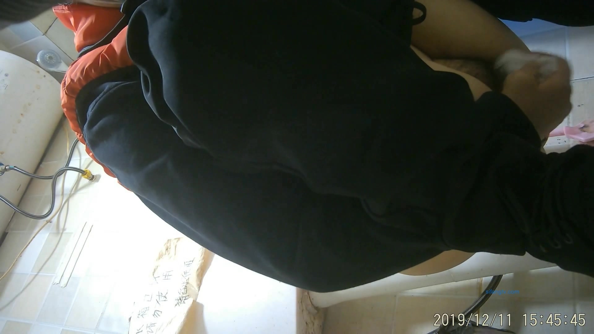 最新流出某奶茶店公共女廁偷拍各式美女少婦如廁 雪白大屁股看得讓人欲火焚身 1080P高清原版