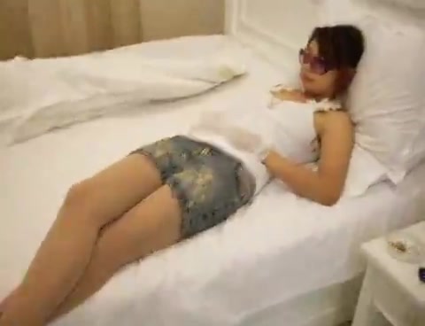 东北疯狂墨镜女