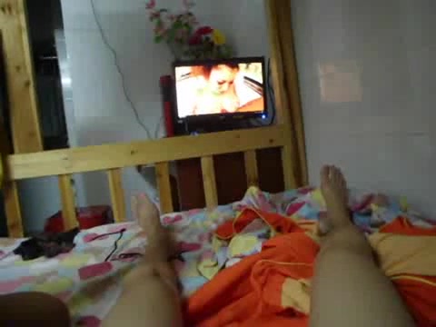 周日小屋内一边看A片一边享受女友口交国语对白