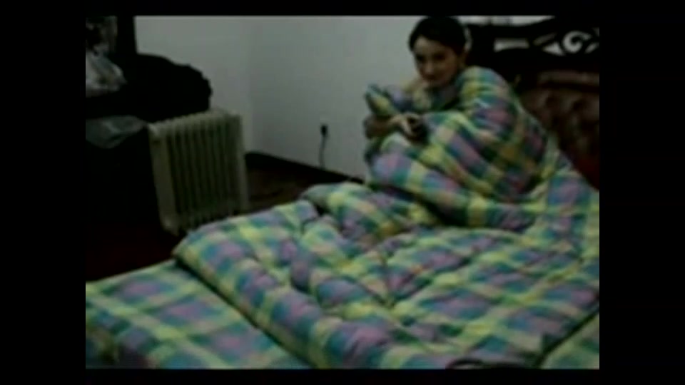 国内上年纪的在宾馆找的超嫩妹子，还玩自拍很潮流