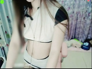 虎牙TV主播妃妃上身漏乳下身真空VIP土豪私播视频