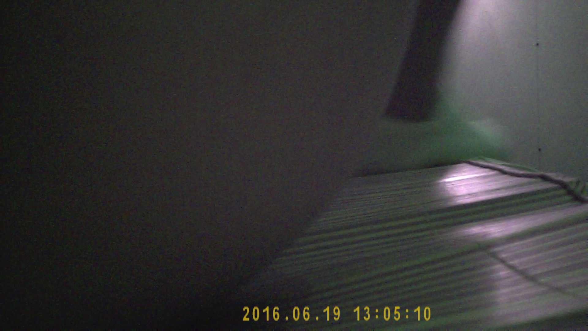 和朋友的女朋友在出租房XXOO