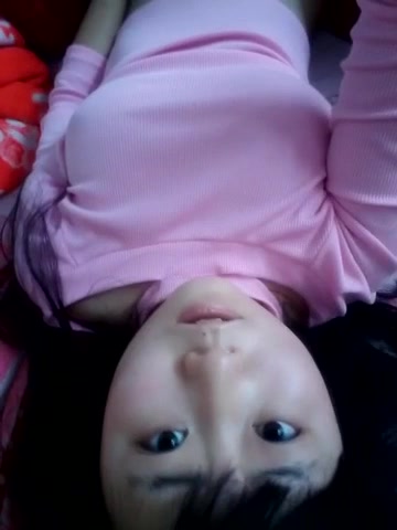 又是一位小萝莉被男友哄骗拍身体 全方位展现美好身材