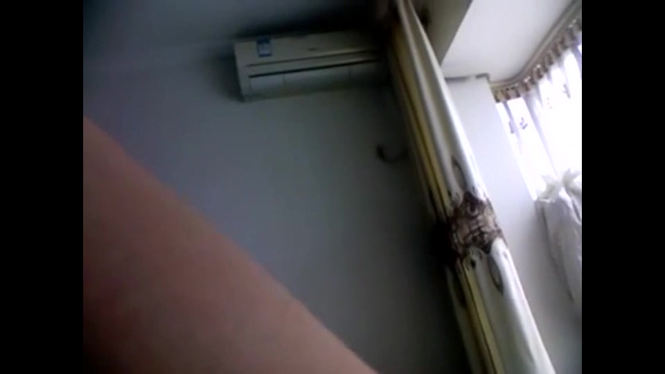 白天家中无人与90后奶子又白又嫩女友玩乐口爆国语对白