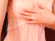 漂亮骚女自摸给你看