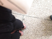 胆子真大 神人跑到大学餐厅撸射超清纯学妹