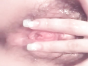 好嫩的小逼逼自慰，水好多