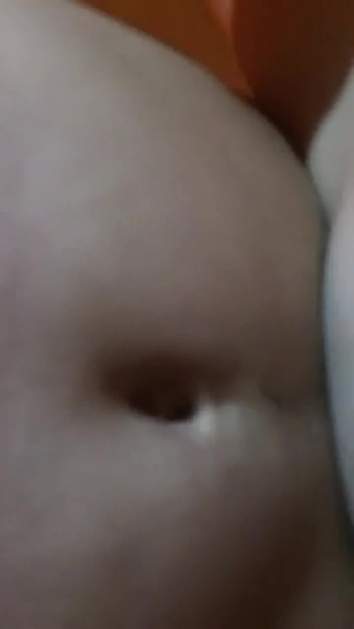 高颜值极品长发美女做爱时主动要求拍摄,插进去后说：鸡巴太大了,痛,射我脸上,第一次见那么骚的美女！