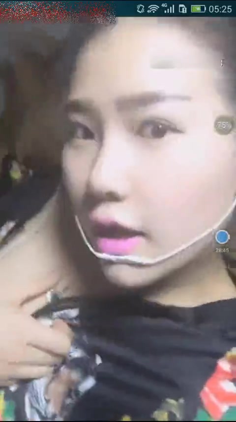 现在女主播都疯了 ，直播平台露脸女主播啤酒+生姜喂逼逼高潮喷水 礼物真没少给刷 对白精彩