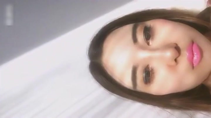 超嫩模自慰棒插逼手指抠逼让人操她