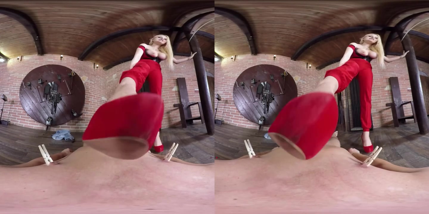 Busty blonde looks like an angel in VR