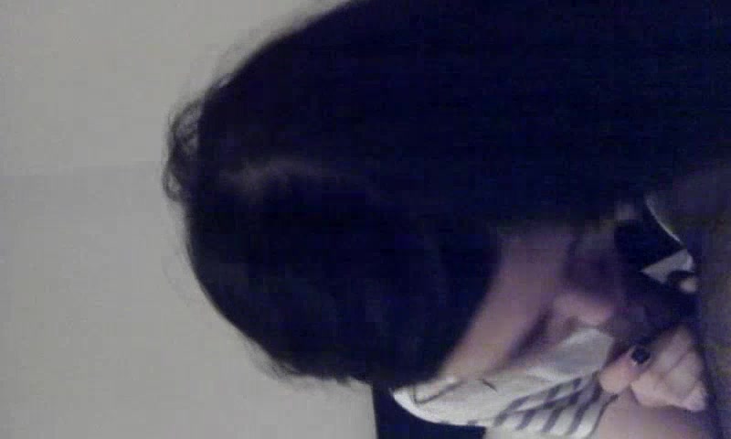 白皙美女和男友激情爱爱自拍，被口爆