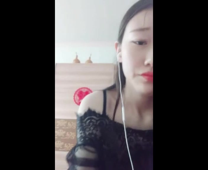 长相很纯的漂亮妹子直播 好像刚结婚 极品粉木耳一看性经历就少 她老公有福了