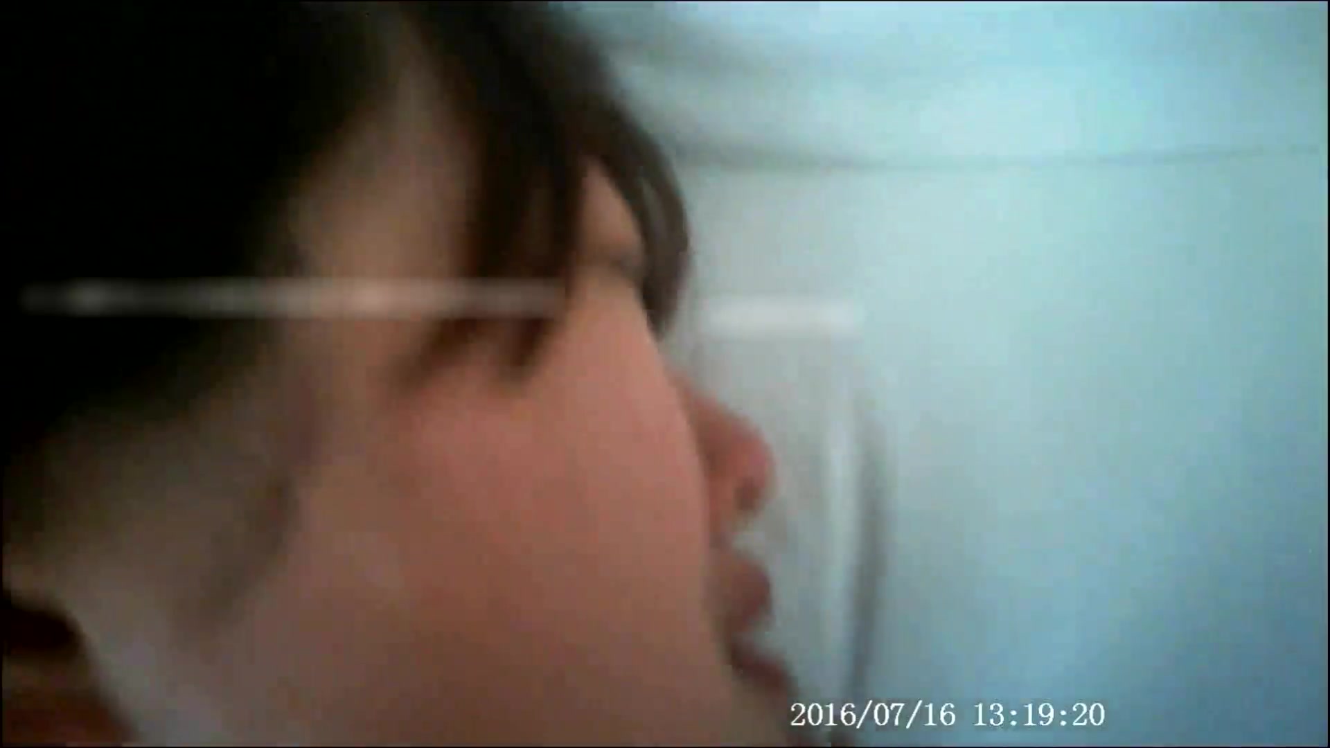 大白天酒店爆操网红小骚逼 说比她对象时间长舒服 还操哭了