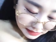 宅男打飞机福利网红巨乳主播蛇哥戴着金丝眼镜挺有文化范的剪完逼毛浴室自慰喷水